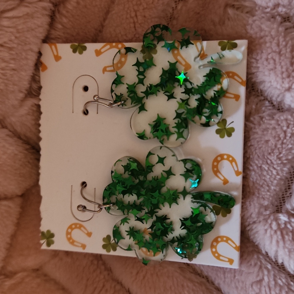 🍀 shamrock earrings